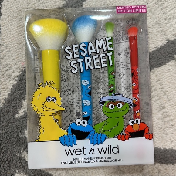 Wet n Wild X Sesame Street Brush Set - Limited Edition - Picture 3 of 5